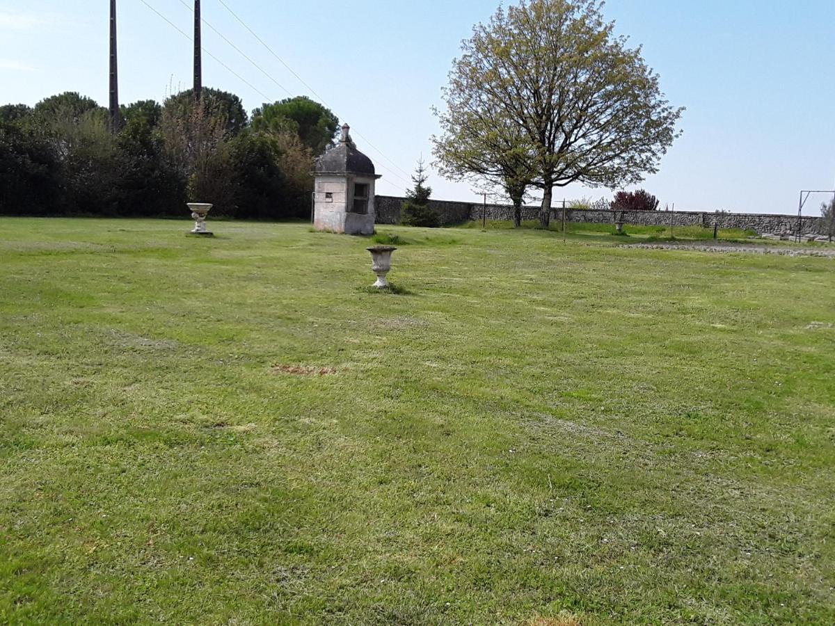 Le Moulin A Vent Panzió Bertric-Burée Kültér fotó